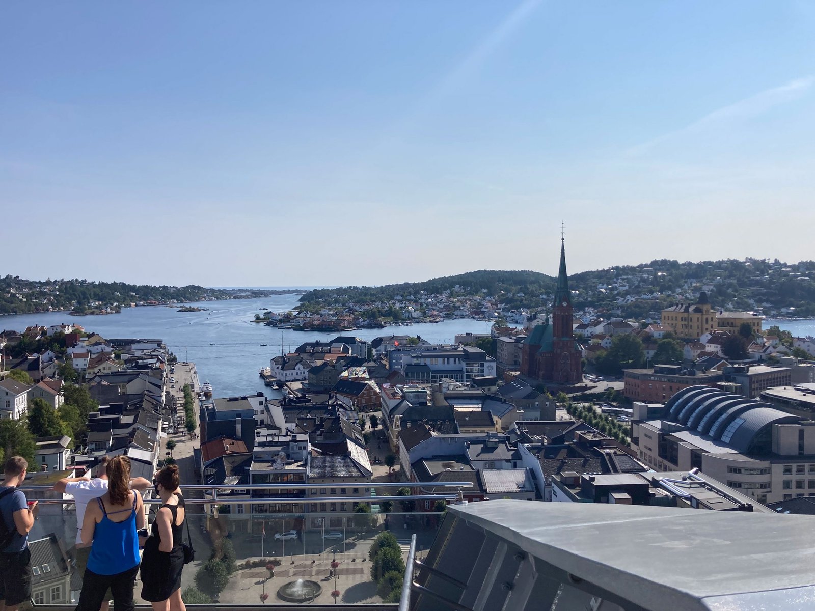 Od zachwytu po oburzenie – szklana winda w Arendal