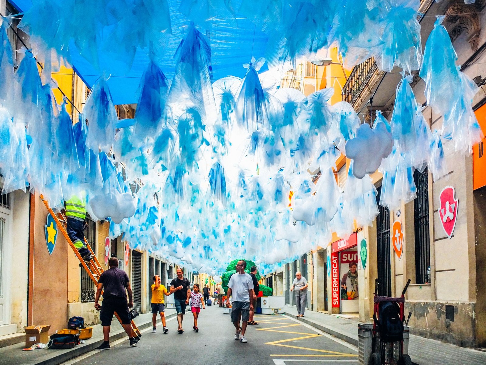 Hiszpania: chcą wrócić do normalnego życia. WHO ostrzega