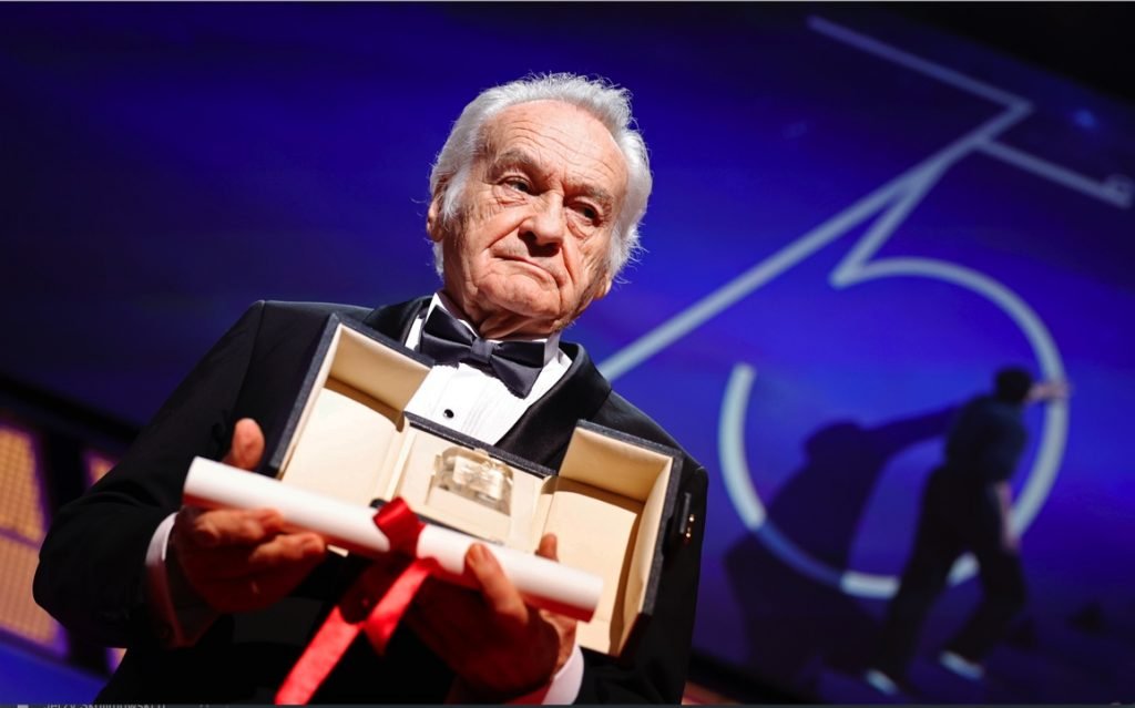 Jerzy Skolimowski z Nagrodą Jury na Festiwalu w Cannes za film „Io” Jerzy Skolimowski podczas ceremonii zakończenia festiwalu w Cannes 2022, z nagrodą od jury