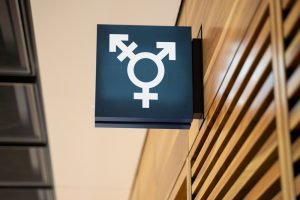 Zmiany w języku zatwierdzone. „Hen” w słownikach gender toaleta publiczna