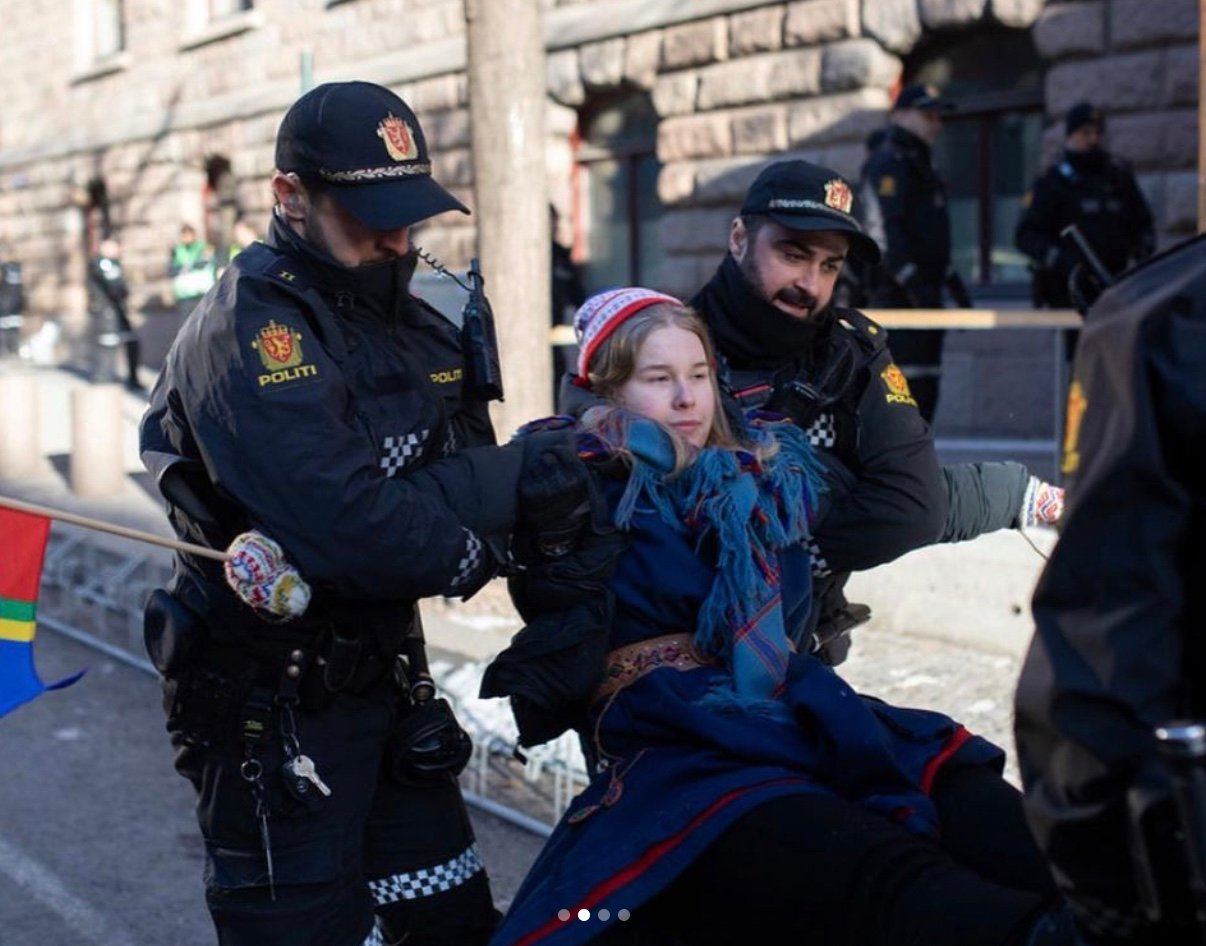 Blokują i protestują.  „Państwo łamie prawo” – krzyczą hasła z plakatów aktywistów