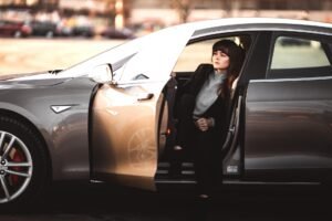 Używana Tesla? Ekspert samochodowy ostrzega