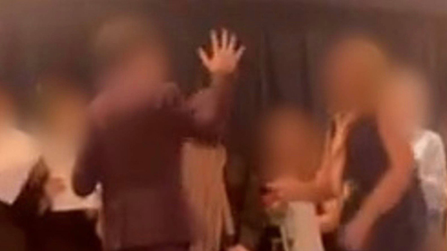 Kolizja kultur? Debata o (nie)podawaniu ręki kobietom