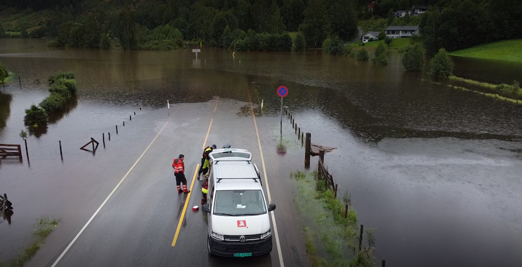 Ulewy we wschodniej Norwegii. Zamknięte drogi, odwołane pociągi