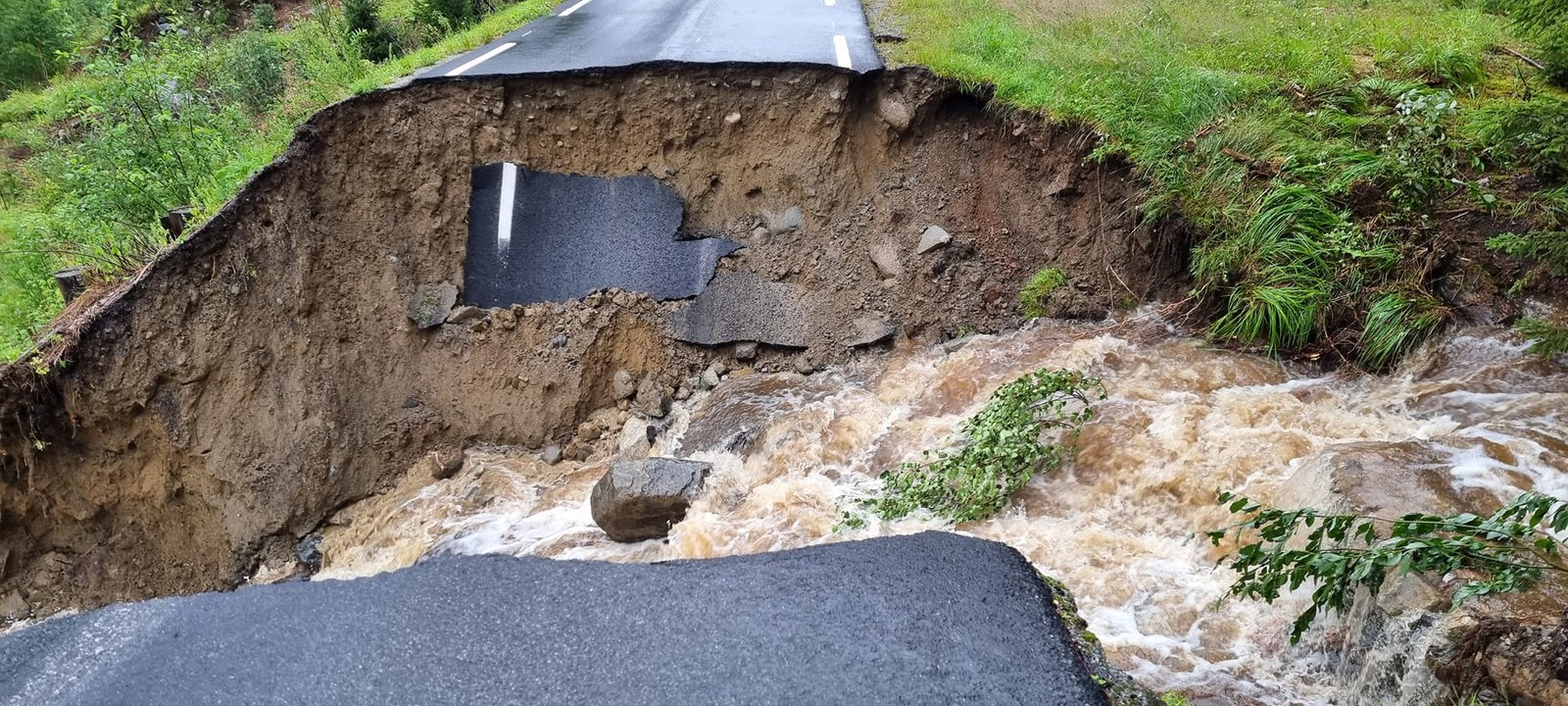 Przerwana droga powiatowa