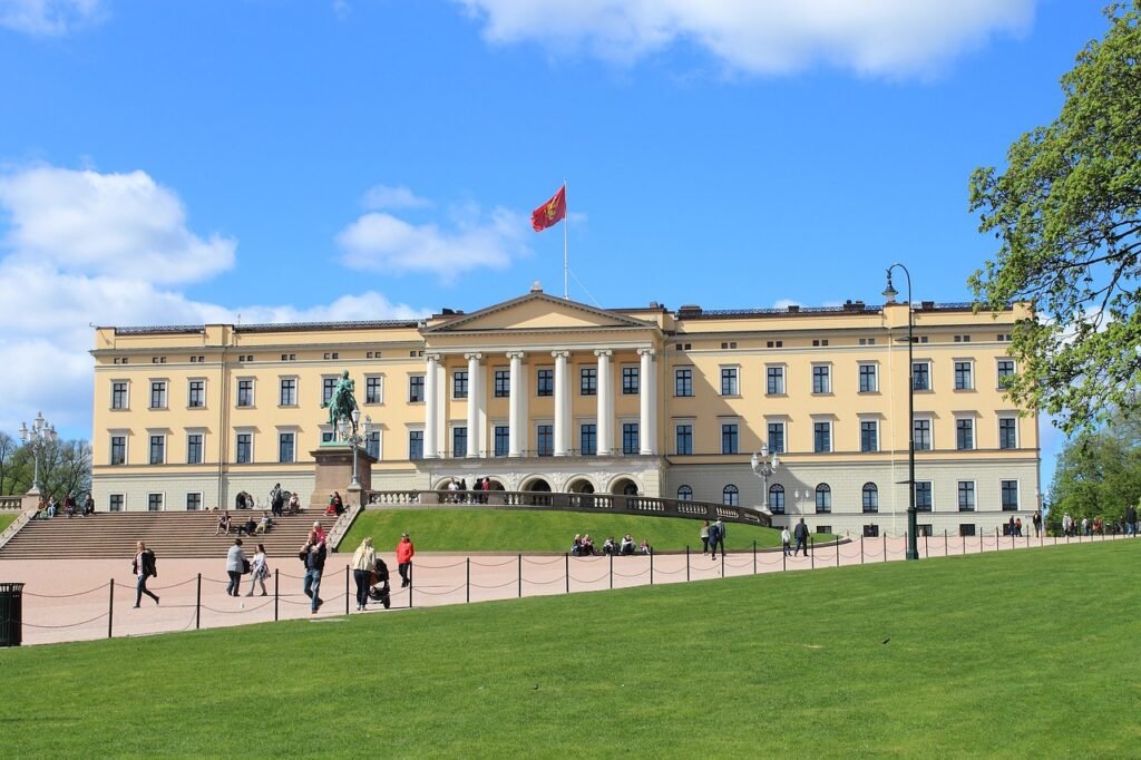 Spokojna noc przed Rikshospitalet. Książę koronny prawdopodobnie pozostał przy królu Pałac Królewski w Oslo