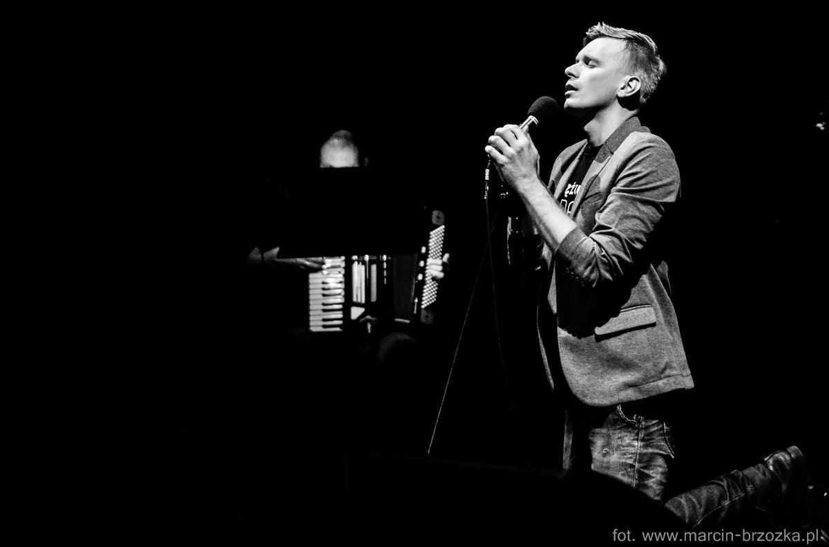 Artur Gotz: Zafascynowany Warszawą – oddaje hołd Powstańcom