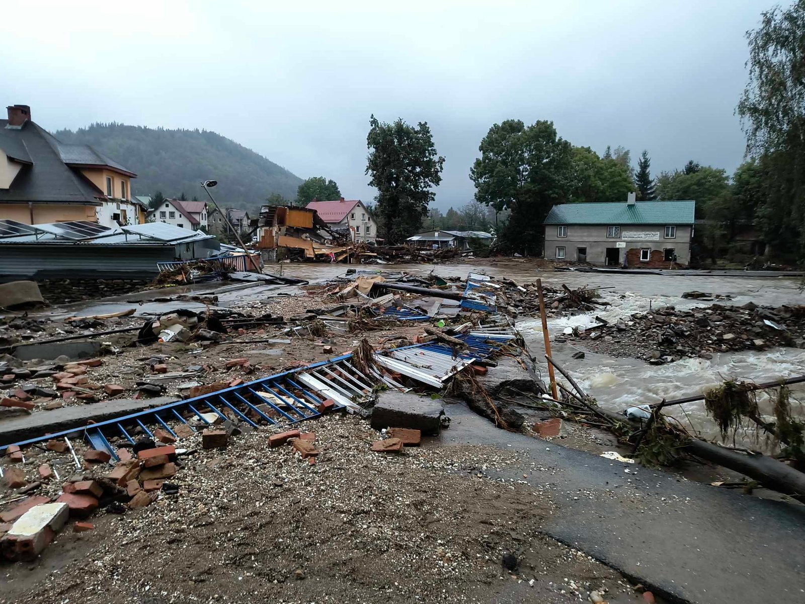 Коли нема куди повертатися… Допомога постраждалим від повені