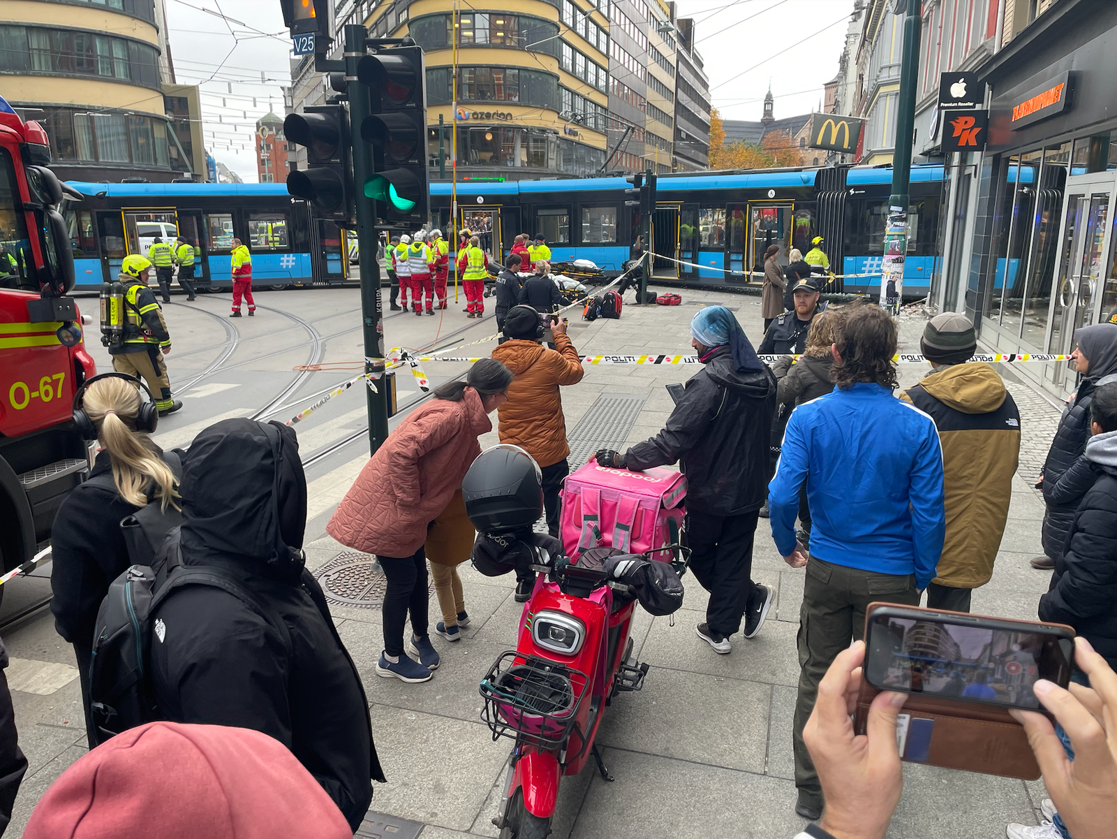 Oslo: Tramwaj wjechał w witrynę sklepu