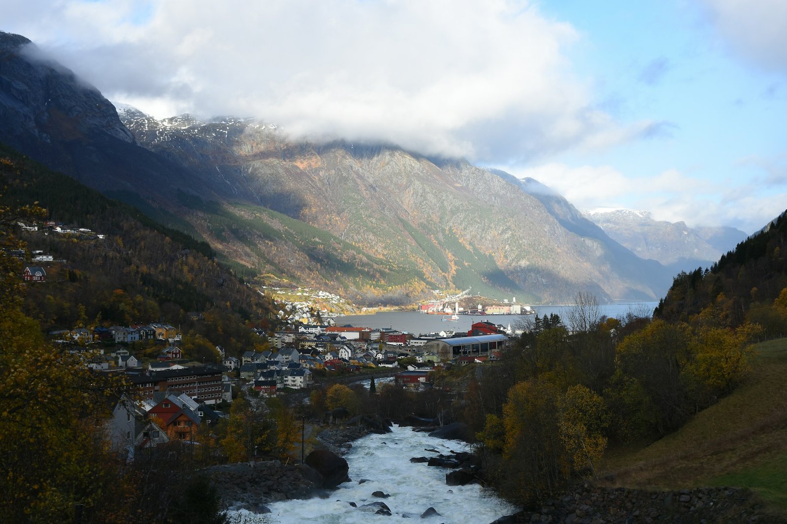 Wypadek przy pracy w Odda: Dziewięciu pracowników trafiło do szpitala po zatruciu rtęcią