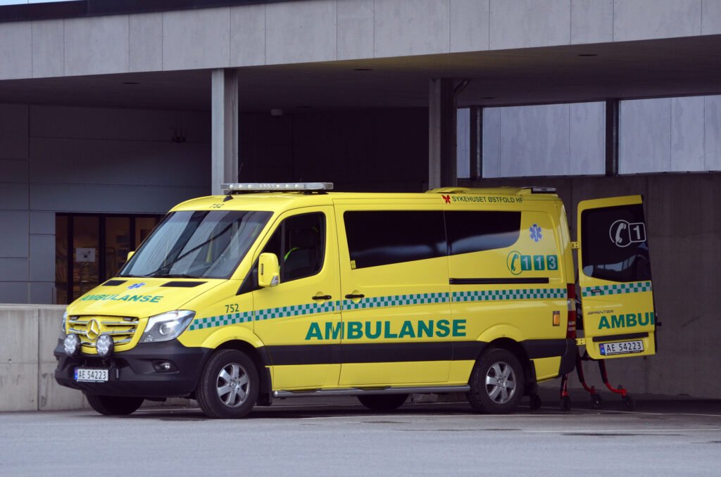 Færder: Samochód wjechał do gabinetu lekarskiego Ambulans