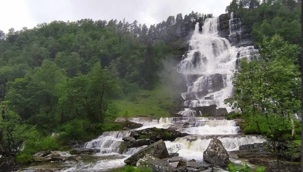 Wodospad Tvindefossen
