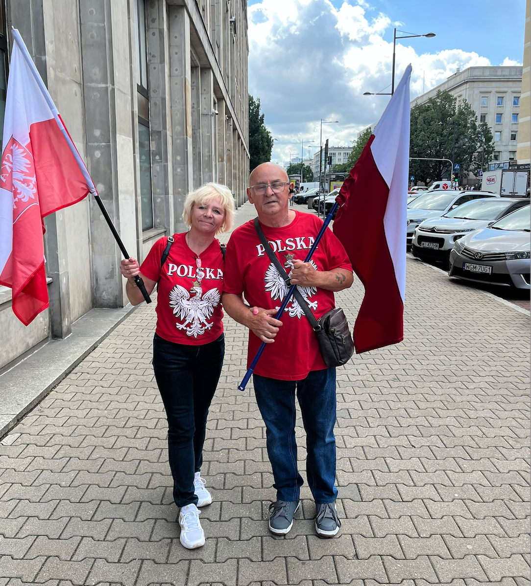 Trzy patyki. Relacja z Warszawy