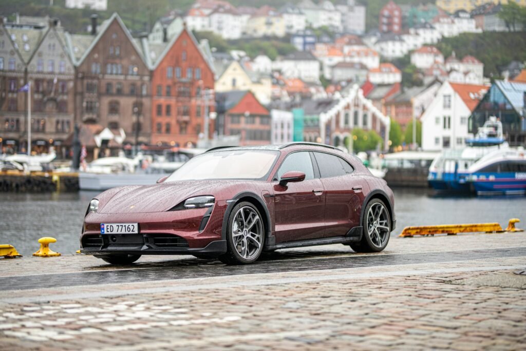 Elektryczne auta w Norwegii – dlaczego jest ich tak dużo? Elektryczne auta w Norwegii. Porsche na prąd