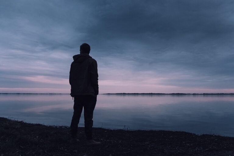 Wskazują Polaków, Litwinów i Łotyszy. Czy media stosują podwójne standardy?