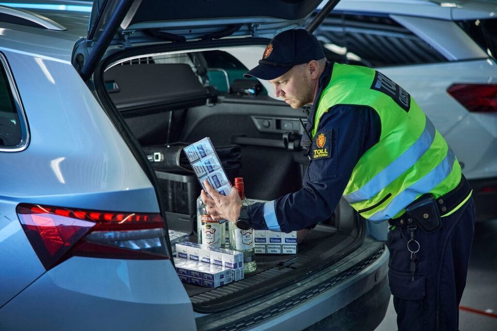 Limity celne w Norwegii. Od 1 lipca wyższe mandaty celnik norweski
