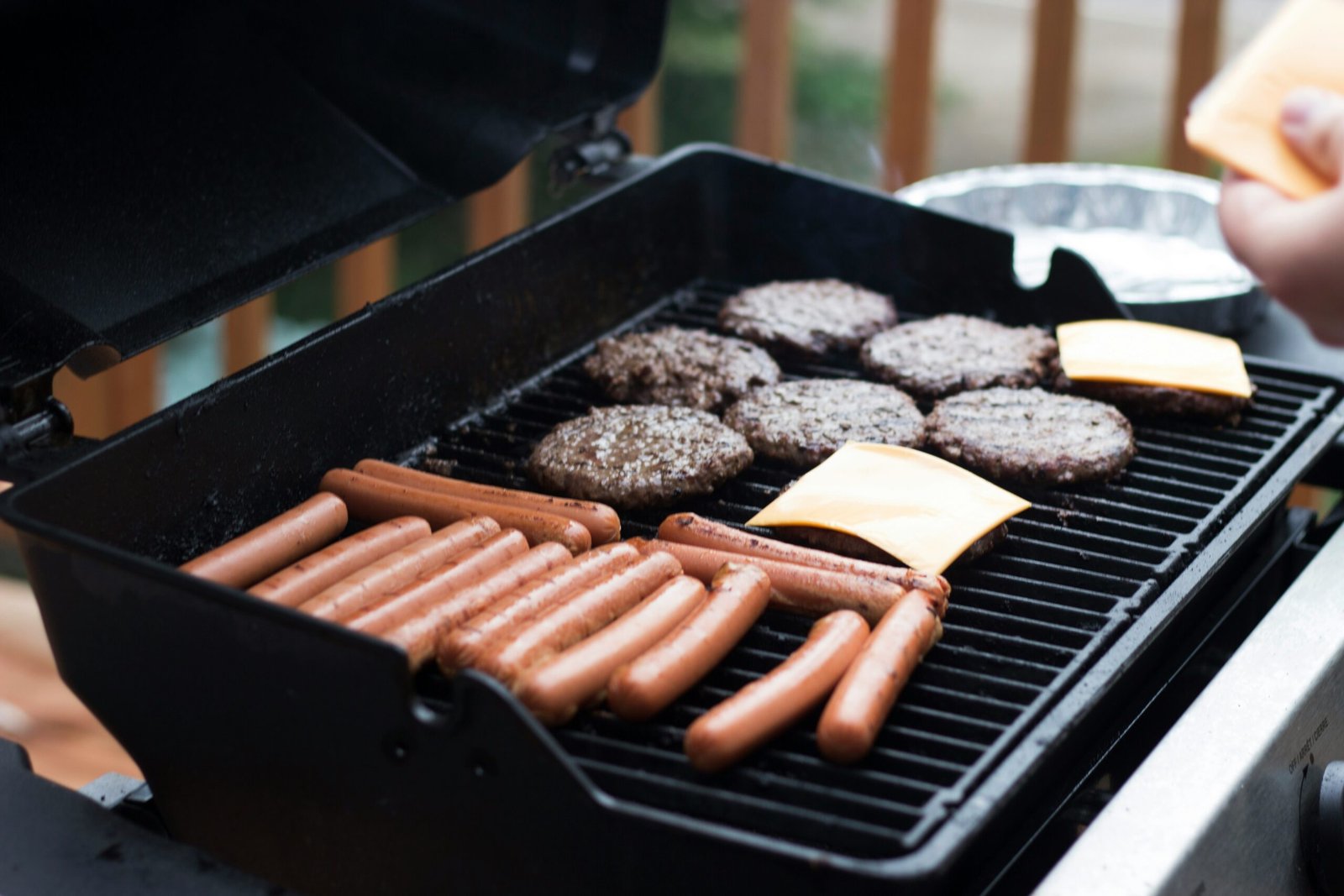Grill, słońce i smak lata. Dlaczego mieszkańcy Norwegii kochają sezon grillowy?