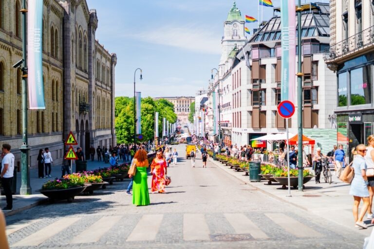 Co słychać dziś w Oslo? Kolejka warta 6000 koron, „wódz” z 30 miejscami i piłkarska gorączka Oslo, Norwegia