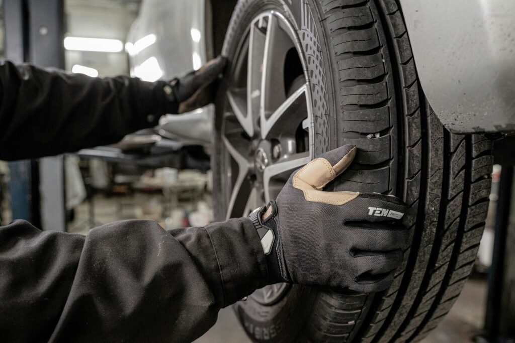 Co drugi Ukrainiec w Norwegii już pracuje. Agder wyraźnie poniżej średniej mechanik samochodowy