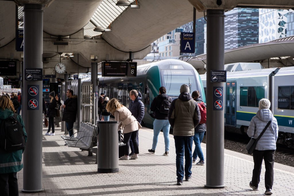 Strajk na kolei: 402 odwołane połączenia w niedzielę, poniedziałek i wtorek stacja kolejowa, pociąg Vy
