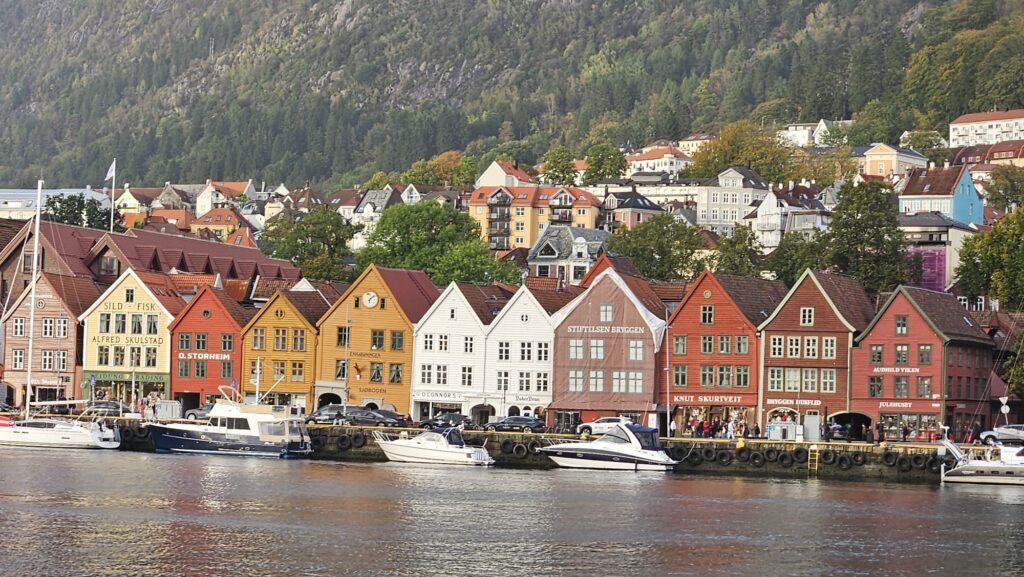 Pod wodą leży tysiąc lat historii Bergen. Archeolodzy zaczynają badać dno Vågen Bergen