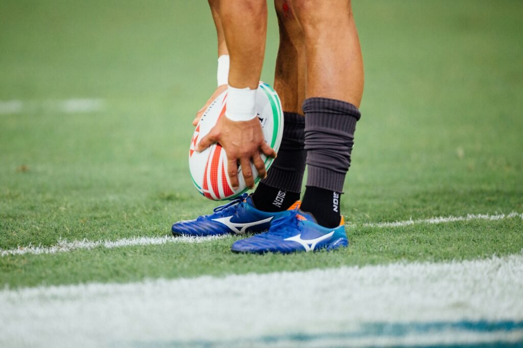 Rugby: Sagene wygrywa w Stavanger. Przed finałem zmiana lidera nogi zawodnika i piłka rugby